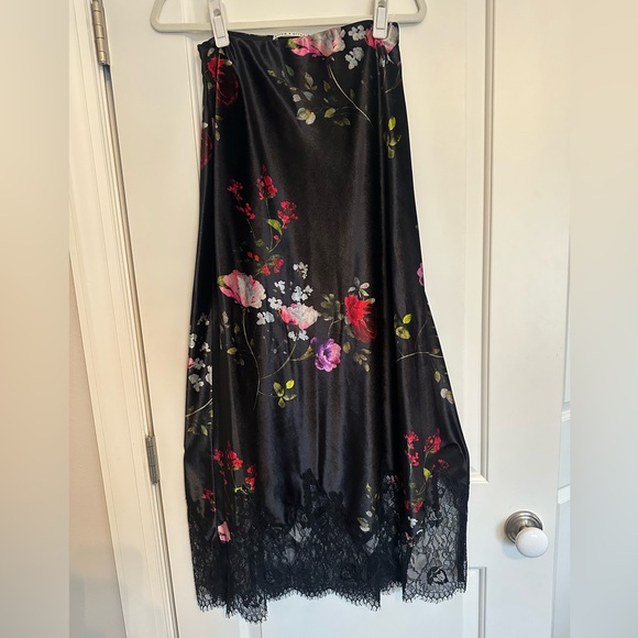 Alice + Olivia Dresses & Skirts - Alice + Olivia Black Floral Maxi Skirt